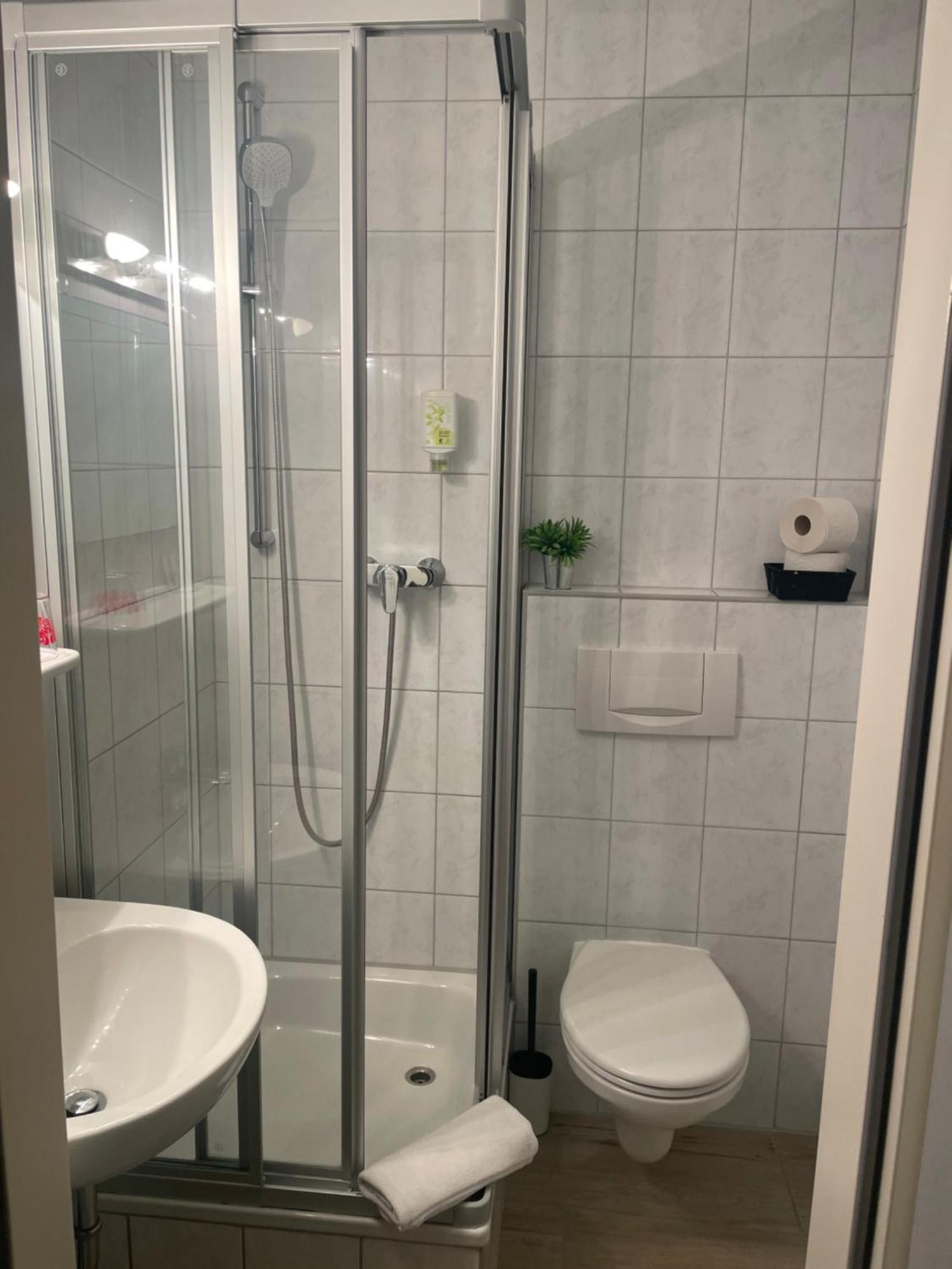 Hotel-Gasthof Gruener Hof فريسينج الغرفة الصورة